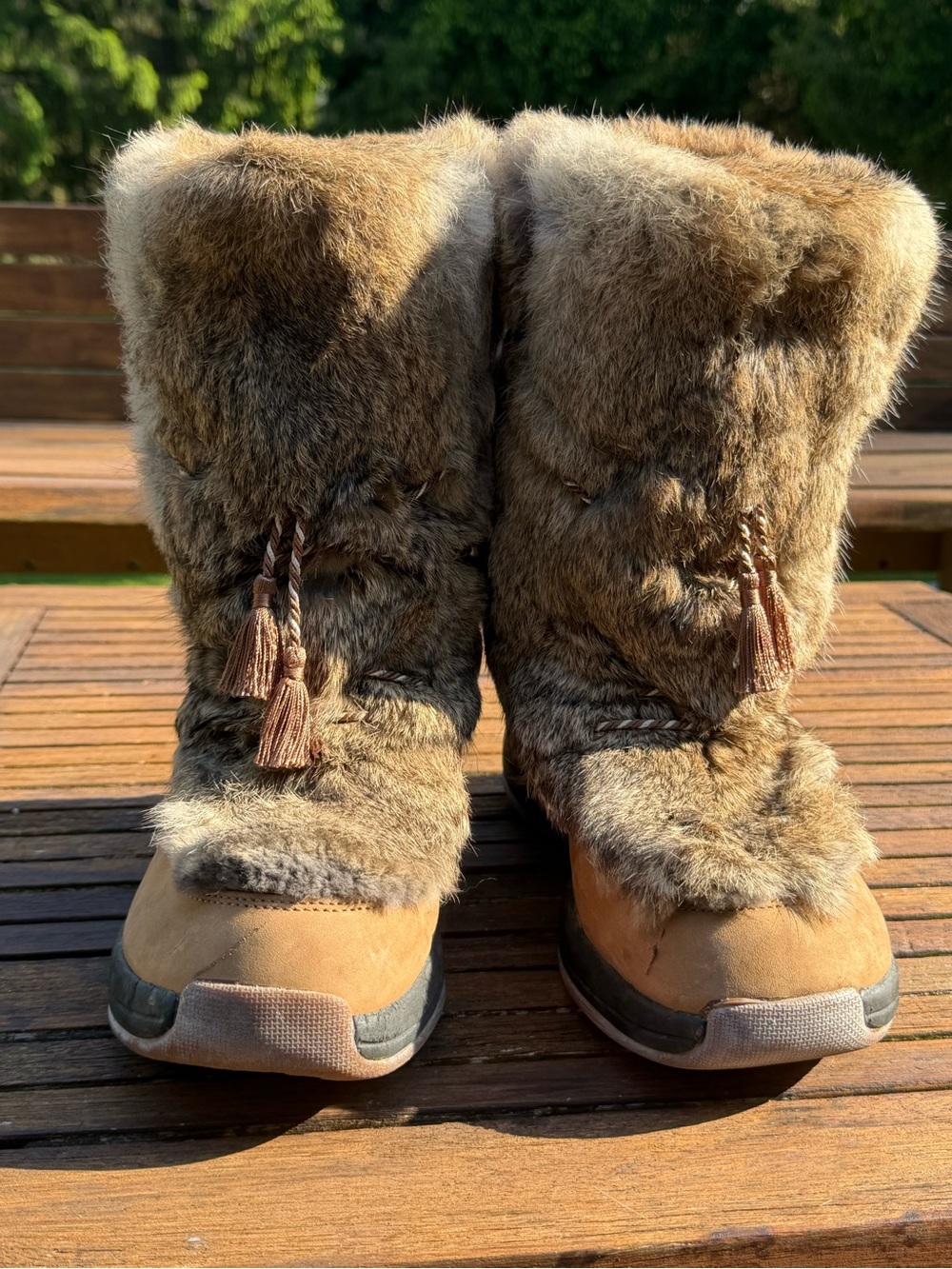 ULU AK-O2W size 8 women’s boots